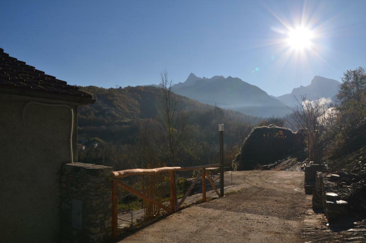 Le Case Nel Borgo Fivizzano Bagian luar foto